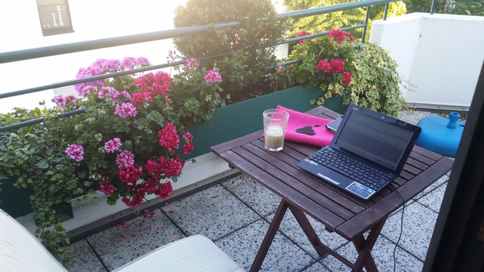 Im Sommer schreibe ich gerne auf dem Balkon